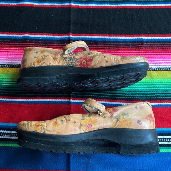 A’rcopedico Scala Mary Jane—Professionally HEIGHT ADJUSTED (1/4 in on right) - Picture 3 of 9